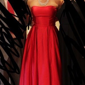 Red prom dress!!! Size: 8